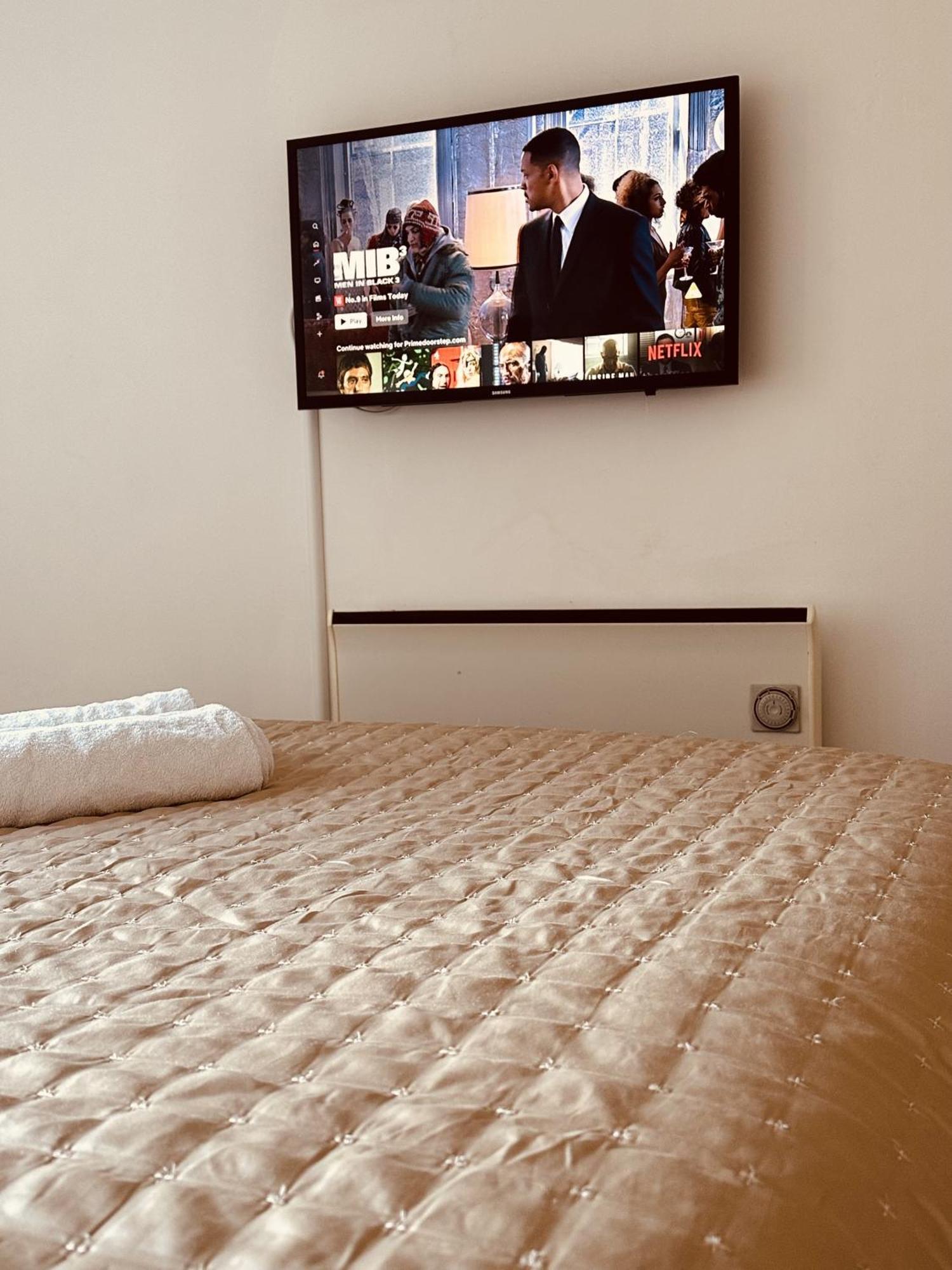 Deluxe City Apt, Beautiful River View,Free Parking No Balcony Leeds  Exterior photo